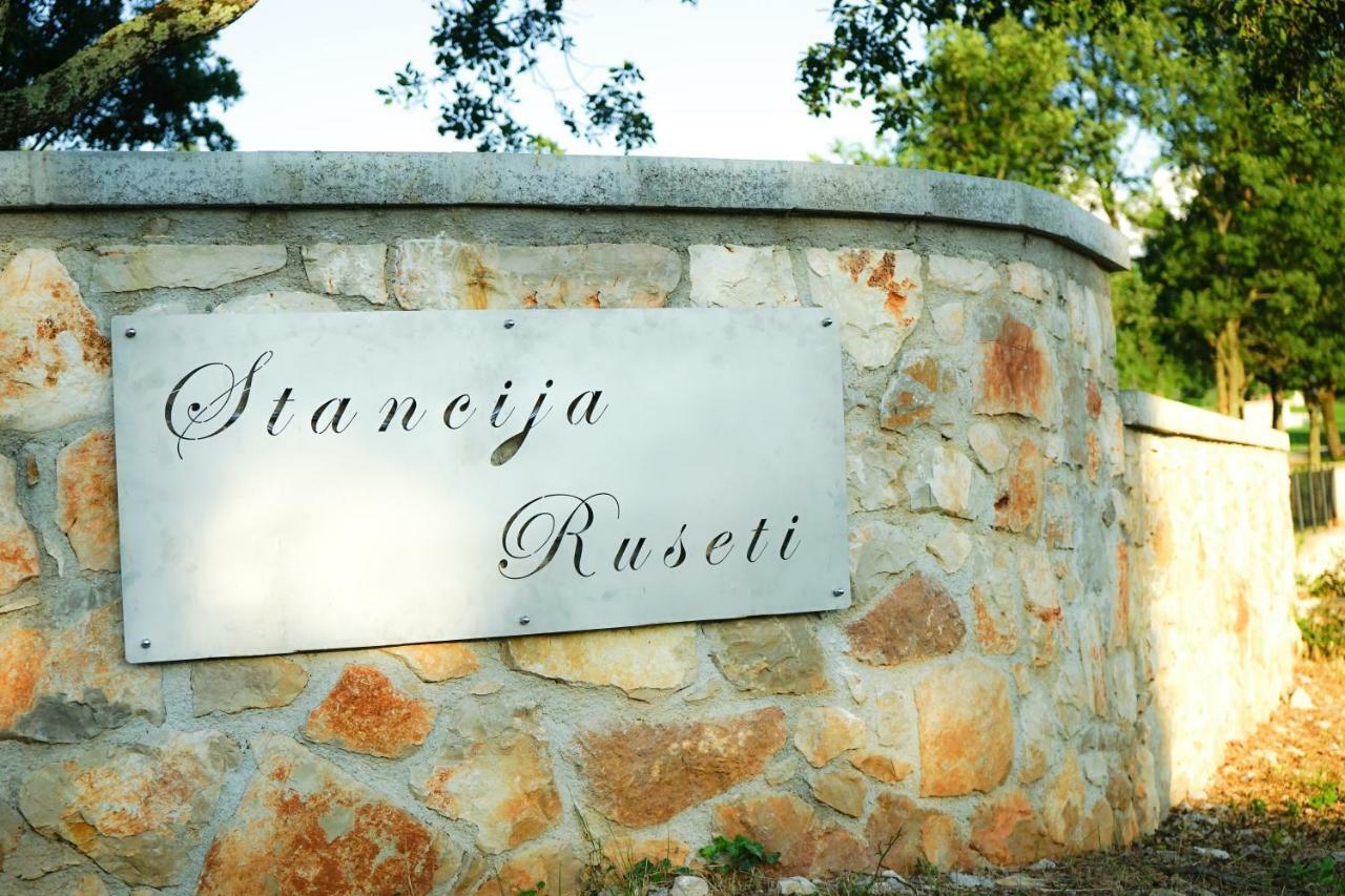 Stancija Ruseti Acomodação com café da manhã Oprtalj Exterior foto